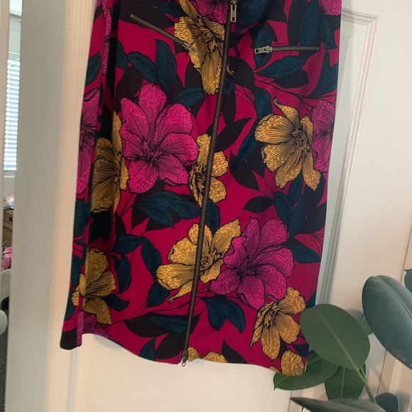 SOLD❌Beautiful Floral tribal Skirt - Picture 3 of 6